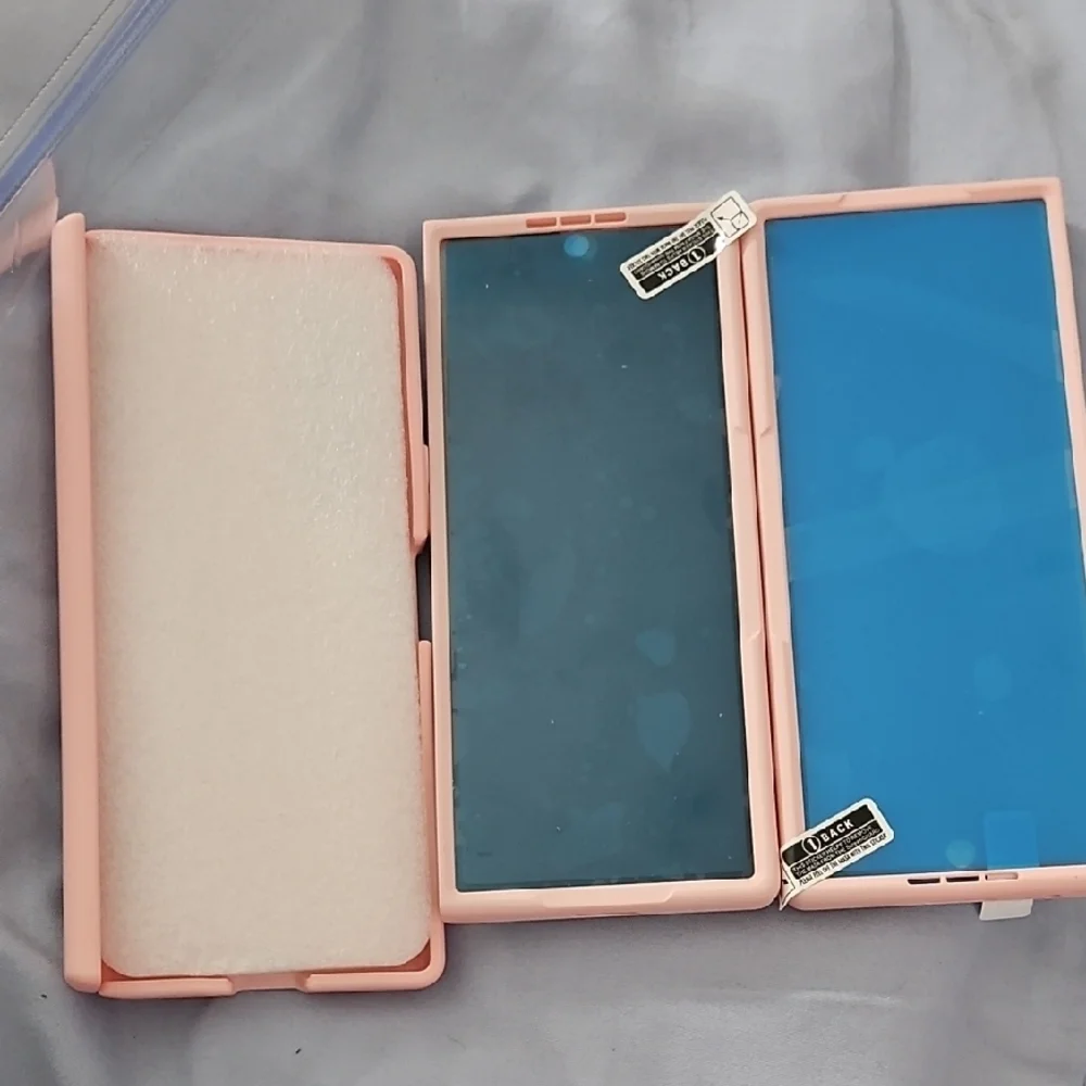 Protective Rugged Phone Case in Light Pink. Samsung Galaxi Fold 5.